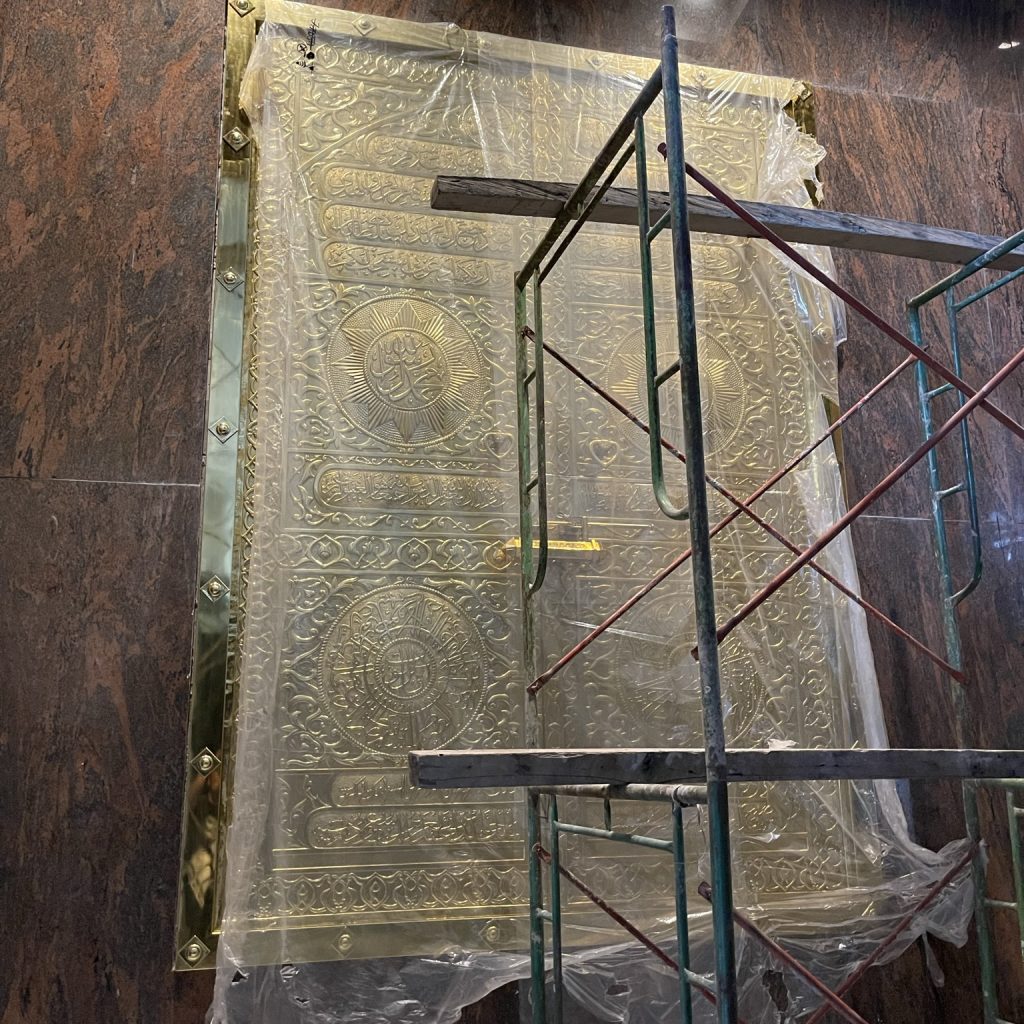 Pintu kabah kuningan