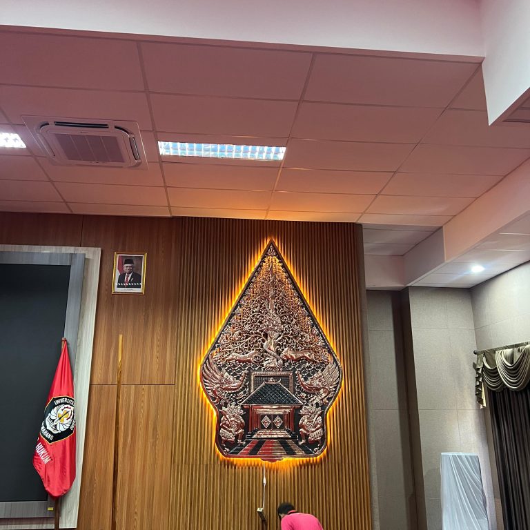 Gunungan Wayang Tembaga