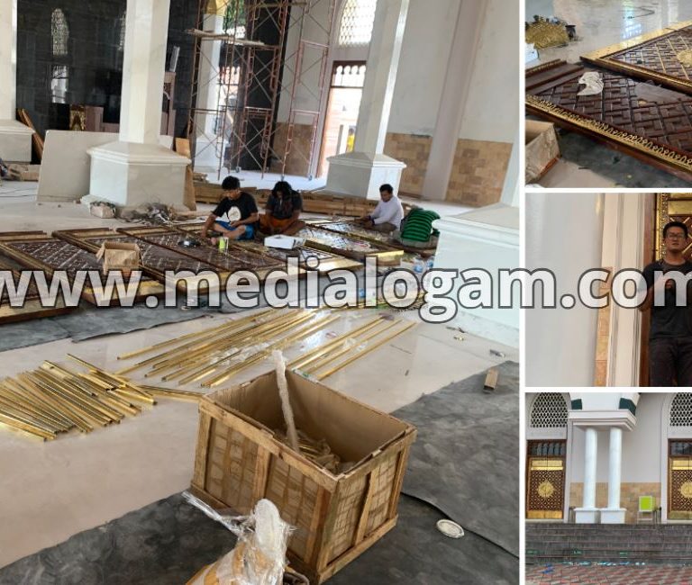 Replika Pintu Nabawi Kuningan