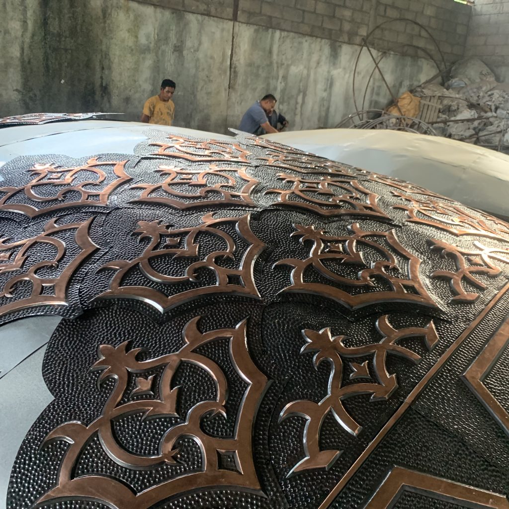 Jasa Pengrajin Kubah Masjid Tembaga Terbaik dan Berpengalaman 2 Proses pembuatan kubah tembaga