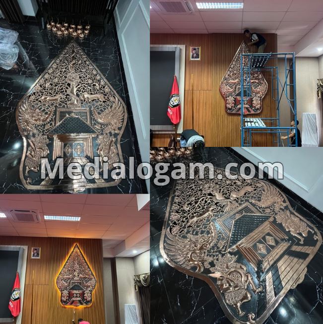 Gunungan Wayang Tembaga Kuningan