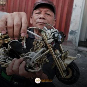 Kerajinan tangan miniatur motor