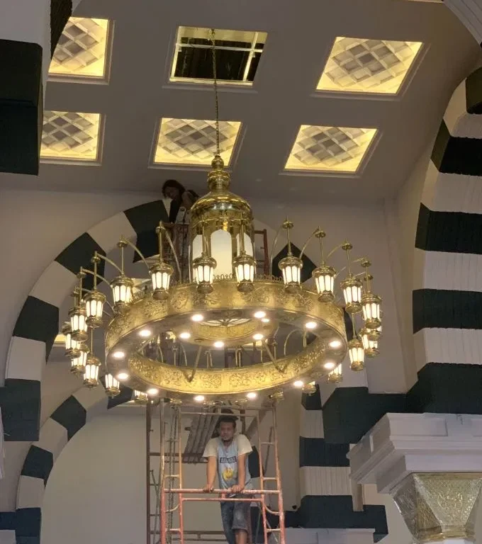 lampu gantung masjid nabawi