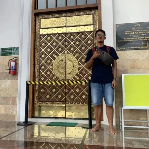 pintu masjid nabawi kuningan