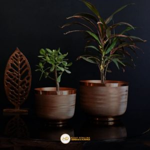 pot bunga dari logam kuningan