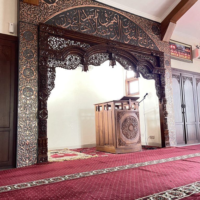 mihrab masjid tembaga kuningan