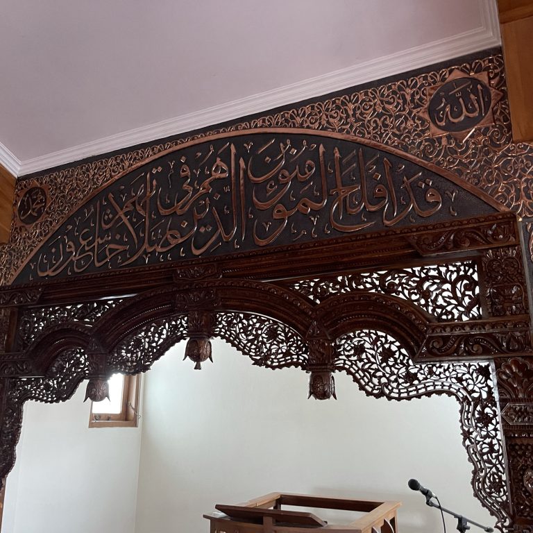 kerajinan mihrab masjid tembaga kuningan