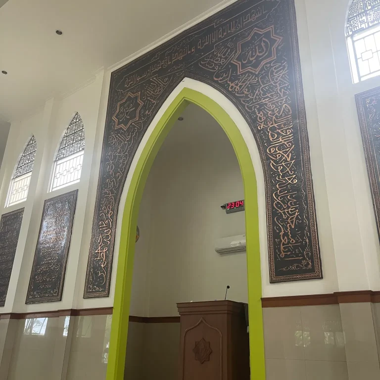 mihrab masjid material kuningan