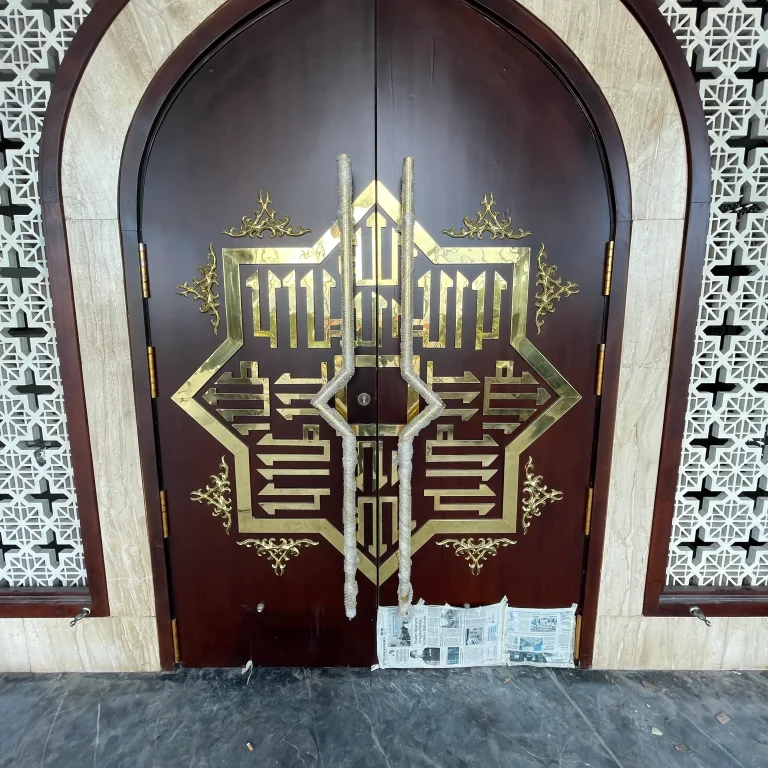 pintu masjid jati kuningan