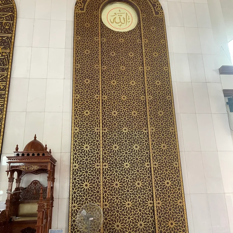 mihrab masjid bahan kuningan