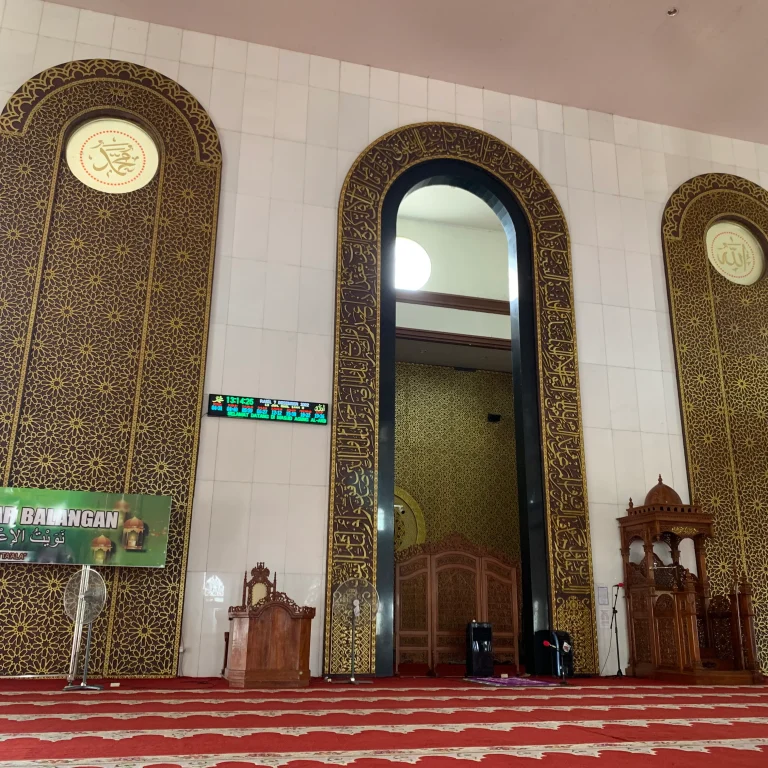 mihrab masjid tembaga kuningan