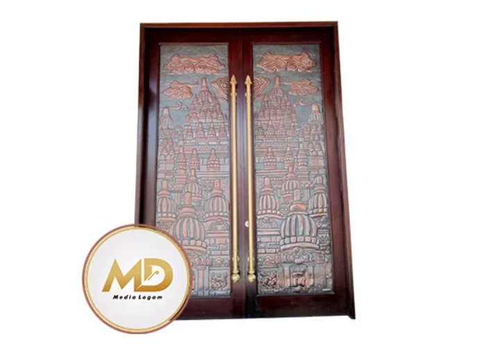 5 Teknik Ukir Ornamen pada Pintu Masjid Nabawi Produksi Media Logam