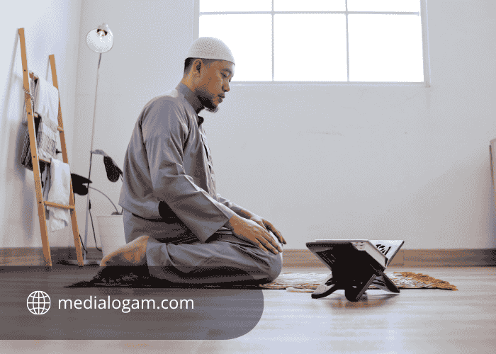 Struktur Ruang Salat Mihrab, Mimbar, dan Area Jamaah yang Terintegrasi 1 Struktur Ruang Salat Mihrab, Mimbar, dan Area Jamaah yang Terintegrasi