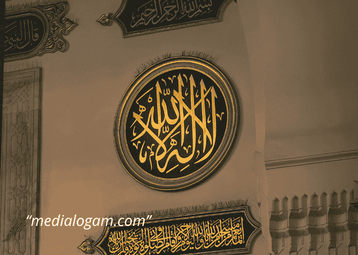 Tips Memadukan Kaligrafi Kuningan dengan Interior Masjid Modern