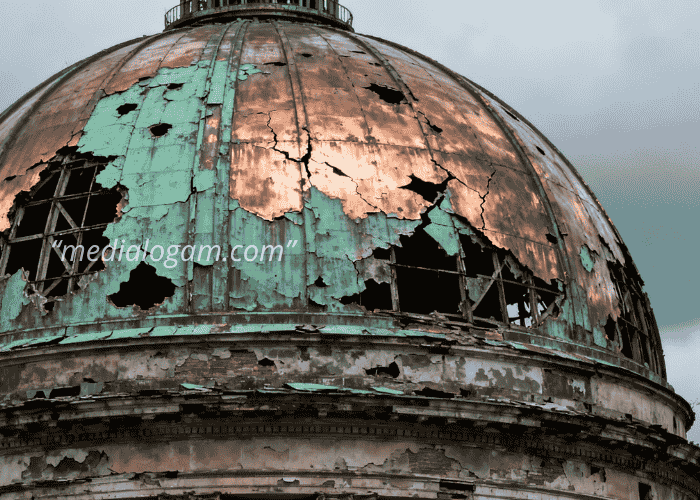 kubah tembaga rusak parah