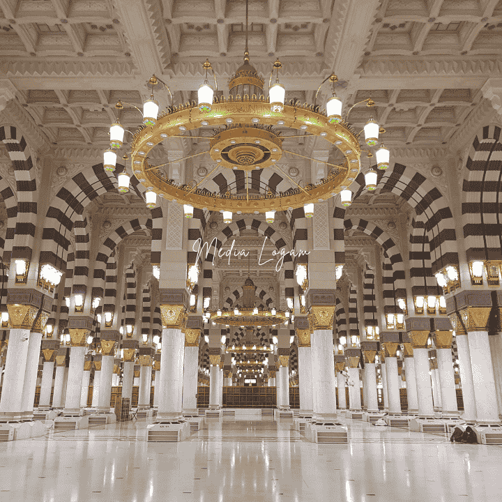 10 Interior Eksterior Masjid Paling Indah, Arsitekturnya Bikin Takjub 7 Interior Masjid Nabawi (Madinah, Arab Saudi)