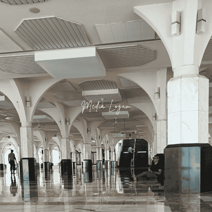 10 Interior Eksterior Masjid Paling Indah, Arsitekturnya Bikin Takjub 15 Interior Masjid Raya Baiturrahman (Aceh, Indonesia)