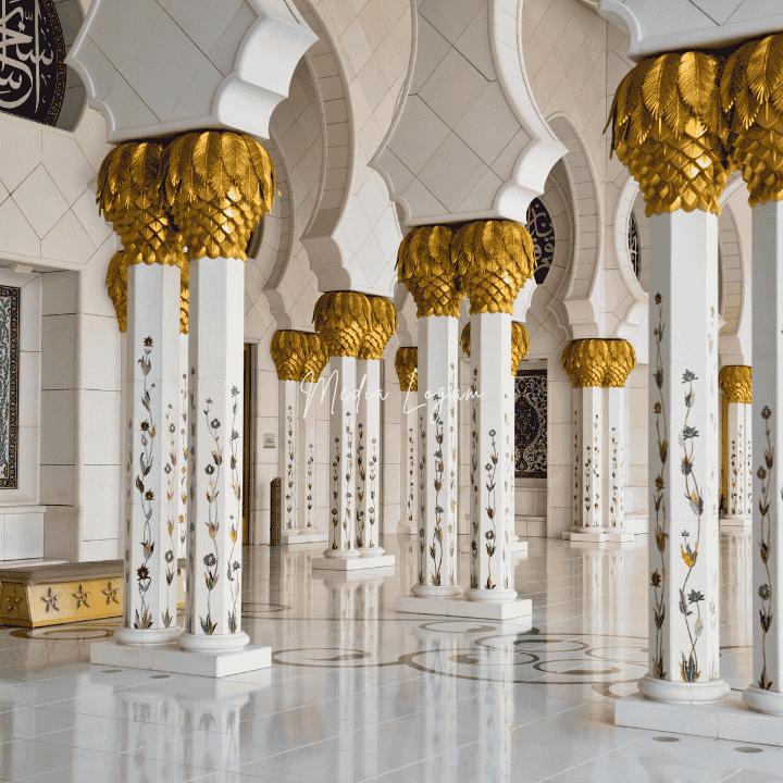 10 Interior Eksterior Masjid Paling Indah, Arsitekturnya Bikin Takjub 3 Interior Masjid Sheikh Zayed (Abu Dhabi, UEA)