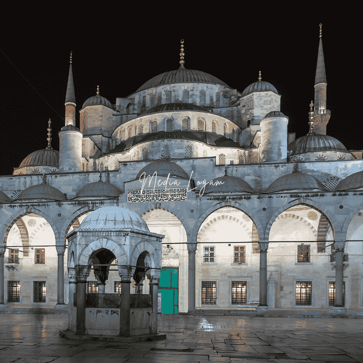 10 Interior Eksterior Masjid Paling Indah, Arsitekturnya Bikin Takjub 8 Masjid Sultan Ahmed Blue Mosque (Istanbul, Turki)