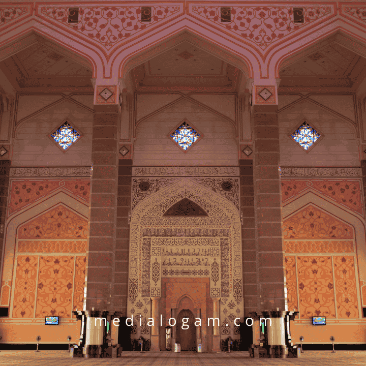 Interior Masjid: Fokus Estetika atau Kenyamanan? Ini Pertimbangannya 1 Interior Masjid: Fokus Estetika atau Kenyamanan? Ini Pertimbangannya