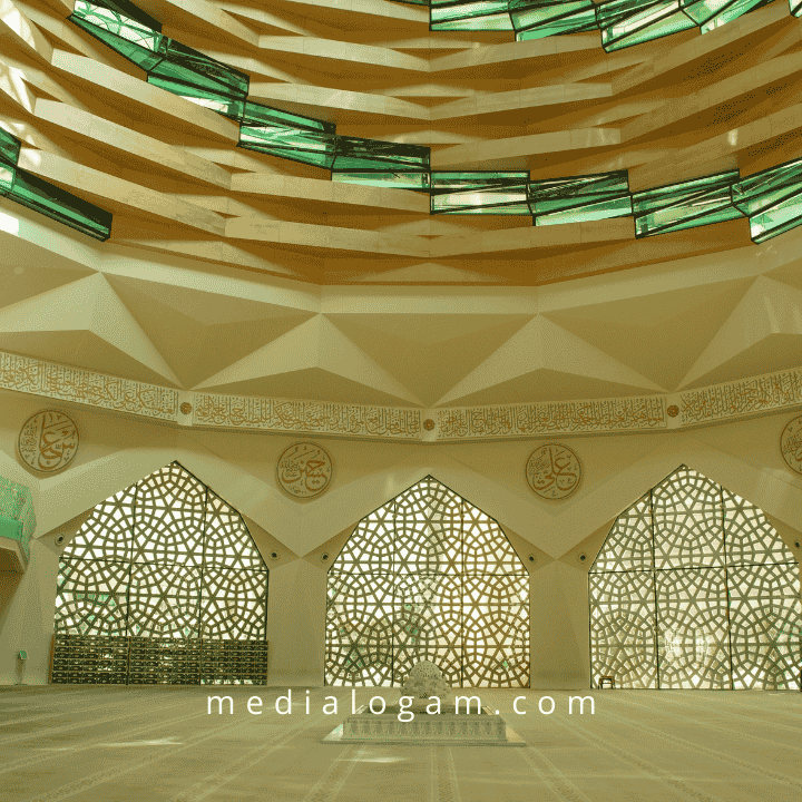 10 Interior Masjid Indah tapi Tidak Fungsional: Banyak yang Tak Sadar, Terutama No. 5 1 10 Interior Masjid Indah tapi Tidak Fungsional: Banyak yang Tak Sadar, Terutama No. 5