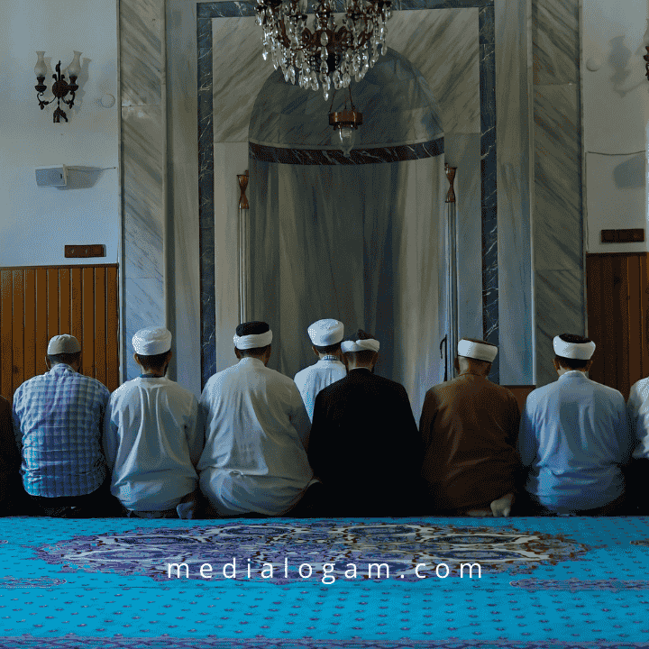 Simulasi Penataan Interior Masjid untuk Jamaah 100, 300, dan 500 Orang 1 Simulasi Penataan Interior Masjid untuk Jamaah 100, 300, dan 500 Orang