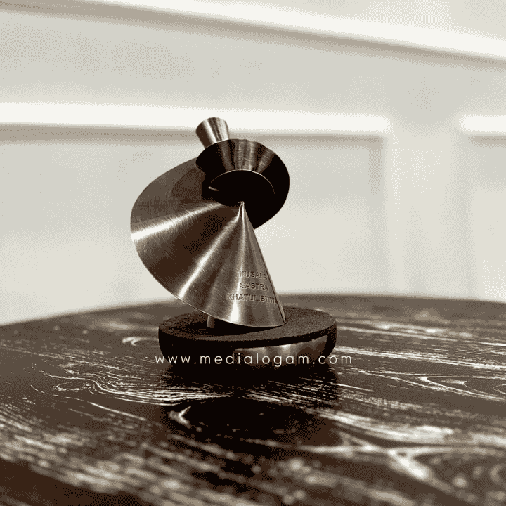 Piala Tembaga Custom Kualitas Terbaik Harga Terbaru 3 Piala Tembaga Custom Kualitas Terbaik Harga Terbaru