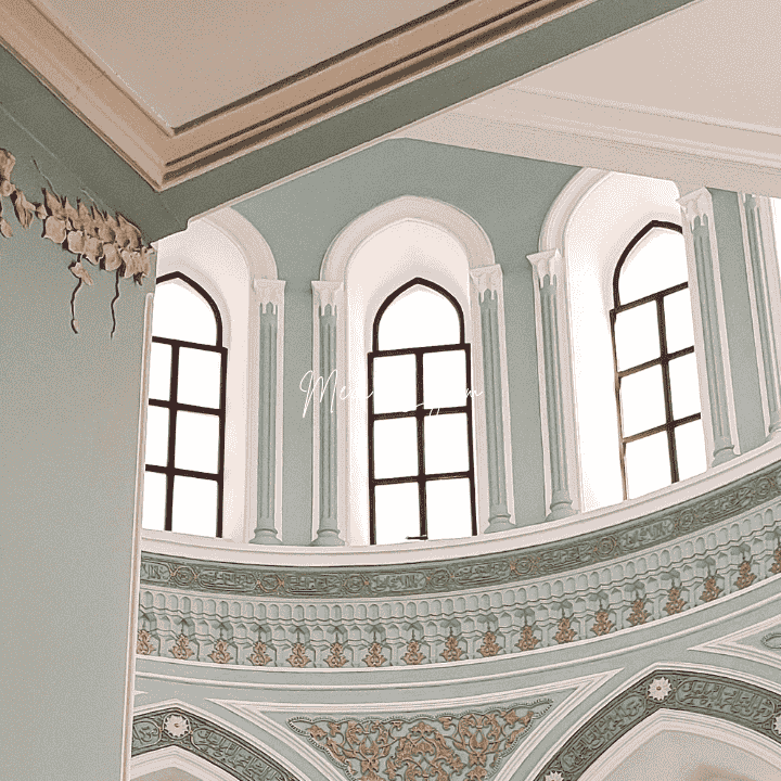 Kesalahan Umum Desain Interior Masjid yang Mengurangi Kenyamanan Jamaah 1 Kesalahan Umum Desain Interior Masjid yang Mengurangi Kenyamanan Jamaah