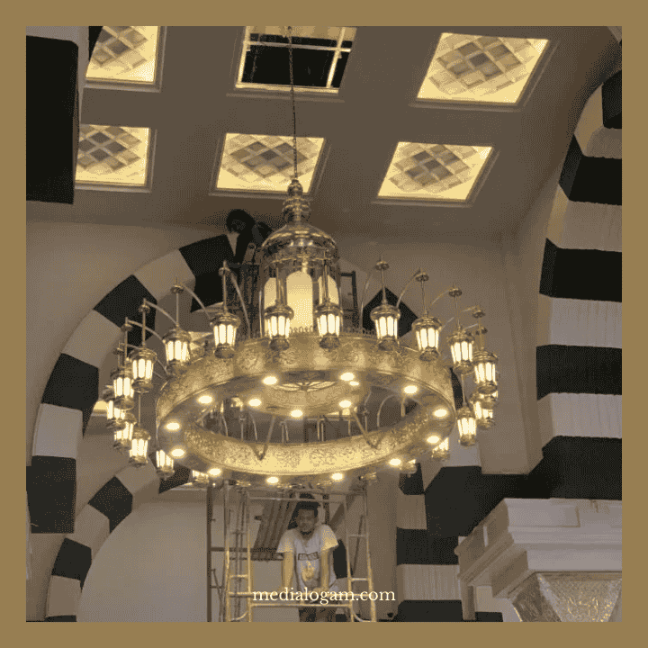 Mengapa Lampu Gantung Kuningan Tahan Lama untuk Masjid? 1 Mengapa Lampu Gantung Kuningan Tahan Lama untuk Masjid?