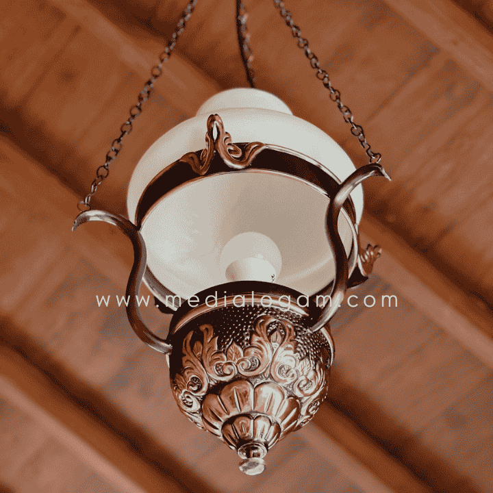 Cara Pasang Lampu Gantung Tembaga: Panduan Lengkap dan Aman 2 Cara Pasang Lampu Gantung Tembaga: Panduan Lengkap dan Aman