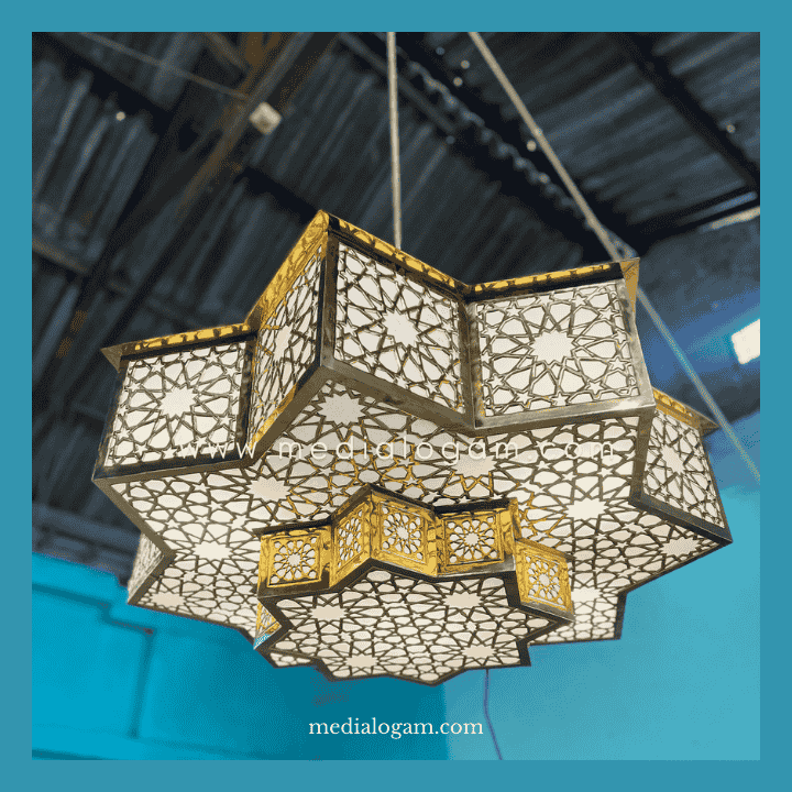 Lampu Kuningan Kusam? Ini 4 Langkah Praktis Membersihkan Lampu Gantung Masjid 1 Lampu Kuningan Kusam Ini 4 Langkah Praktis Membersihkan Lampu Gantung Masjid