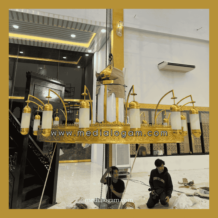 Apakah Lampu Gantung Tembaga Lebih Cocok untuk Nuansa Masjid Modern Minimalis? 1 Apakah Lampu Gantung Tembaga Lebih Cocok untuk Nuansa Masjid Modern Minimalis