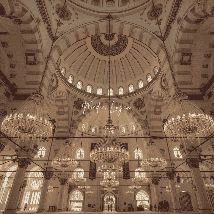 Pengrajin Tembaga Kuningan Masjid Berpengalaman dengan Sentuhan Tradisional 1 Pengrajin Tembaga Kuningan Masjid Berpengalaman dengan Sentuhan Tradisional
