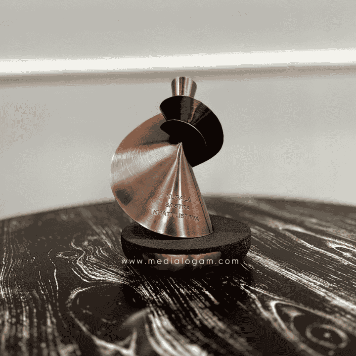 Piala Tembaga Custom Kualitas Terbaik Harga Terbaru 4 Piala Tembaga Custom Kualitas Terbaik Harga Terbaru