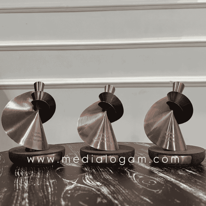 Piala Tembaga Custom Kualitas Terbaik Harga Terbaru 2 Piala Tembaga Custom Kualitas Terbaik Harga Terbaru