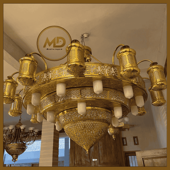 10 Model Lampu Gantung Kuningan Masjid Terbaik untuk Interior Elegan dan Tahan Lama 5 Lampu Gantung Masjid Mewah Motif Emas