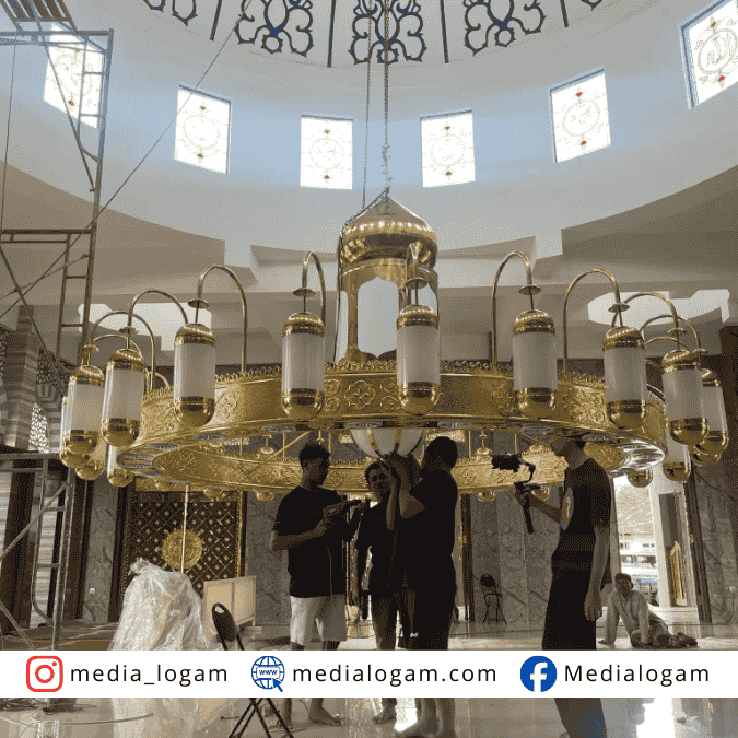 Pemasangan Lampu Gantung Hias Kuningan di Lokasi Konsumen 1 Pemasangan Lampu Gantung Hias Kuningan di Lokasi Konsumen