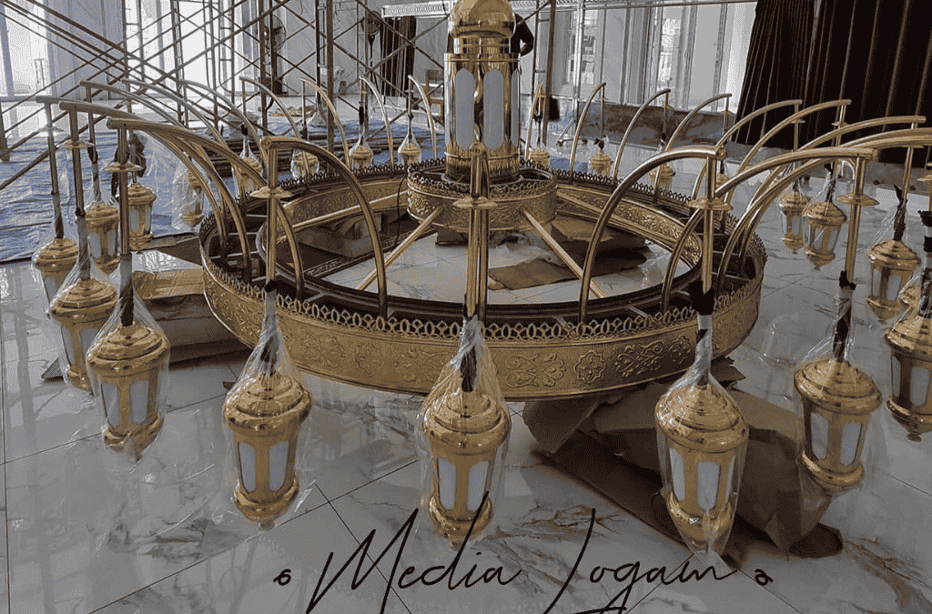 Persiapan Lebaran di Masjid Pengerjaan Interior Masjid Modern oleh Media Logam 1 Persiapan Lebaran di Masjid Pengerjaan Interior Masjid Modern oleh Media Logam