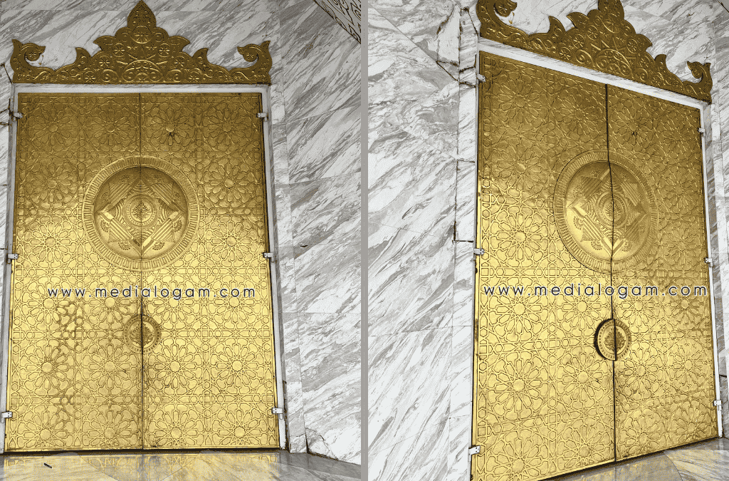 Pintu Dekoratif Mewah Tembaga Kuningan Desain Modern Klasik Tahan Korosi 2 Pintu Dekoratif Mewah Kuningan