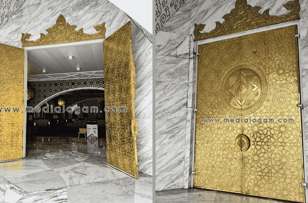 Pintu Dekoratif Mewah Tembaga Kuningan Desain Modern Klasik Tahan Korosi 3 Pintu Dekoratif Mewah Kuningan