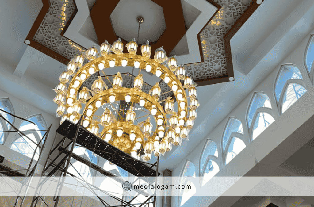 Panduan Perawatan Rutin Lampu Gantung Nabawi Kuningan 2 Panduan Perawatan Rutin Lampu Gantung Nabawi Kuningan