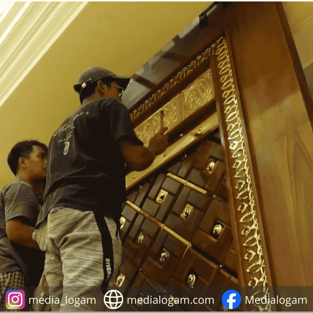 Dokumentasi Pemasangan Pintu Nabawi & Lampu Masjid di Tabalong, Kalimantan Selatan 4 Pemasangan Pintu Nabawi Lampu Masjid 1