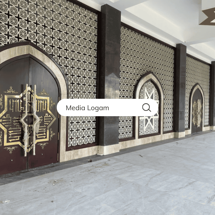 10 Elemen Interior Masjid Tembaga & Kuningan – Harga, Pengrajin & Proyek 6 Pintu Utama dan Pintu Mihrab buatan Media Logam