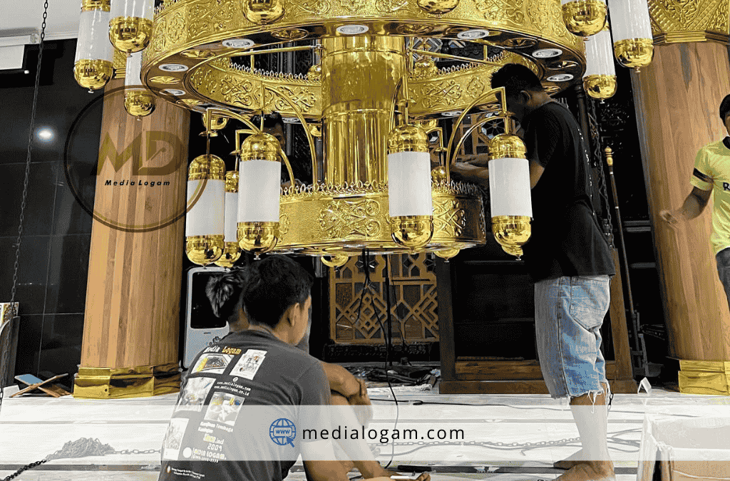 Proses Pemasangan Lampu Gantung Nabawi Kuningan untuk Rumah dan Masjid 2 Proses Pemasangan Lampu Gantung Nabawi Kuningan untuk Rumah dan Masjid