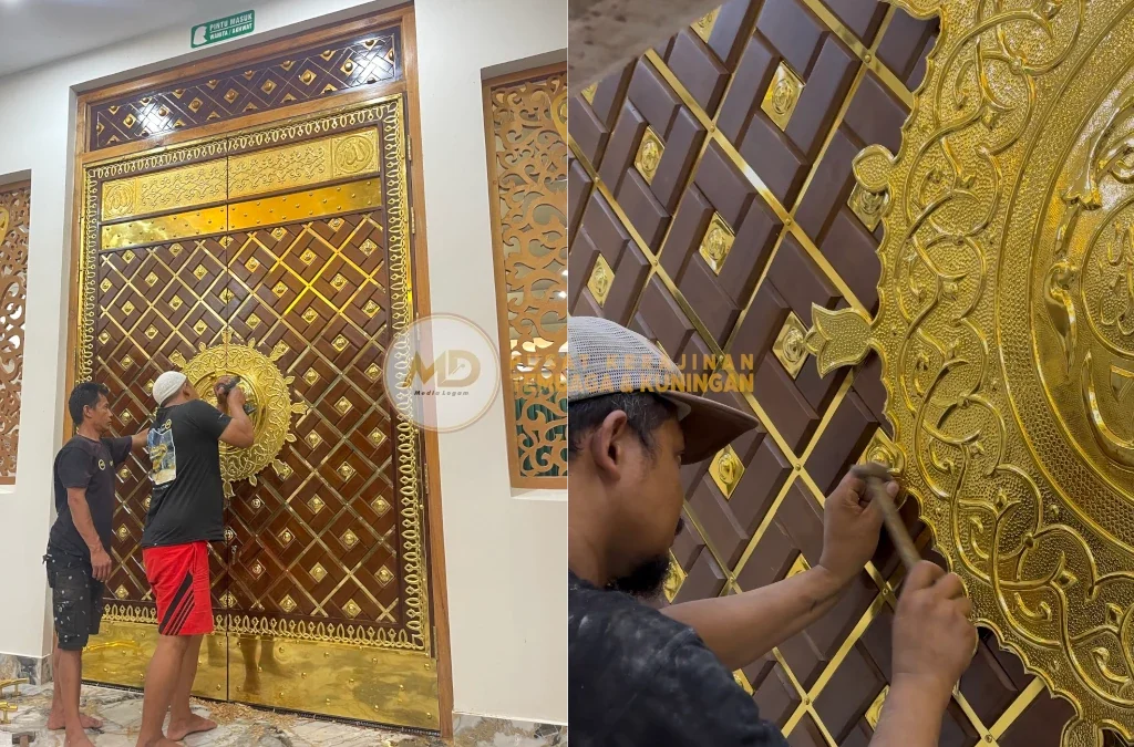 Pengrajin Tembaga Kuningan Boyolali Media Logam 7 Pembuatan pintu Nabawi dan ornamen masjid oleh Media Logam Boyolali dikerjakan tenaga ahli, menghadirkan desain artistik, presisi tinggi, kokoh, elegan, serta memperindah nuansa islami dan megah setiap sudut masjid.