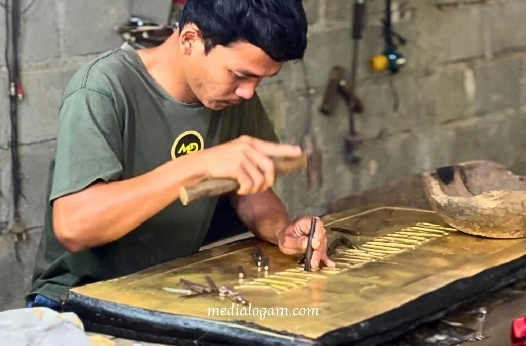 Presisi Manual 0,1 mm: Bedah Teknik Penatahan Perajin Boyolali yang Menandingi Akurasi Mesin CNC Modern 2 Bedah Teknik Penatahan Perajin Boyolali