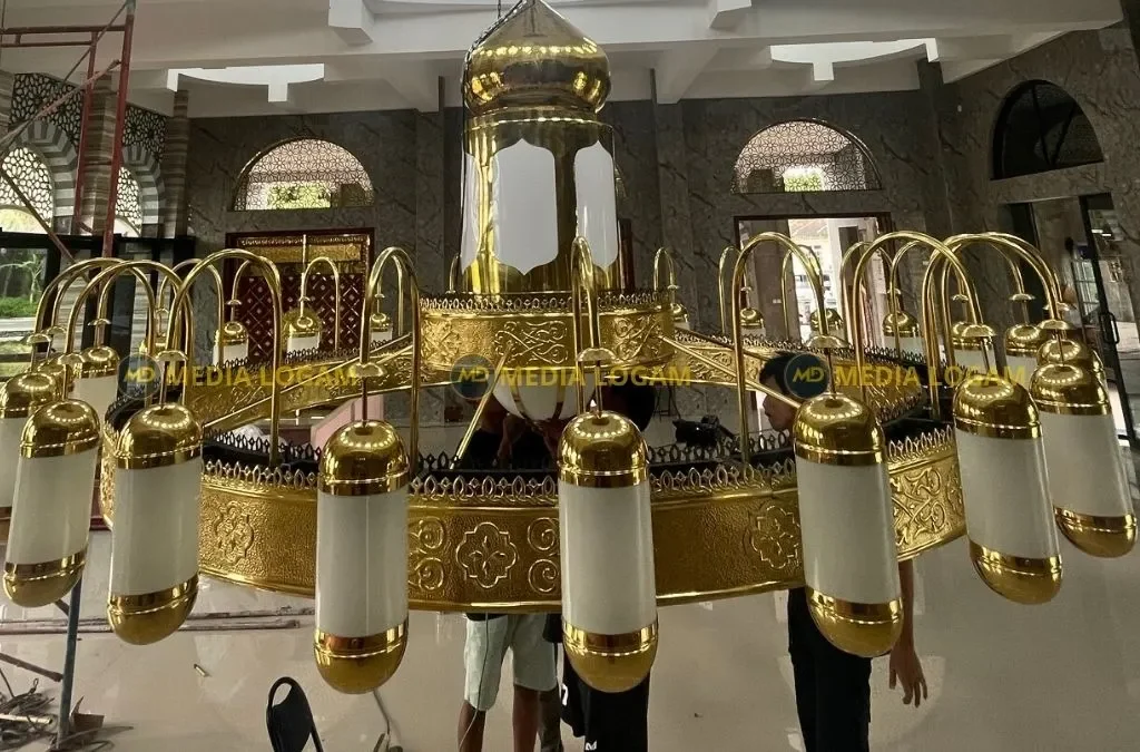 Bukan Sekadar Hiasan, Inilah Alasan Lampu Gantung Nabawi Kuningan Jadi Pilihan Utama untuk Renovasi Masjid 2 Bukan Sekadar Hiasan