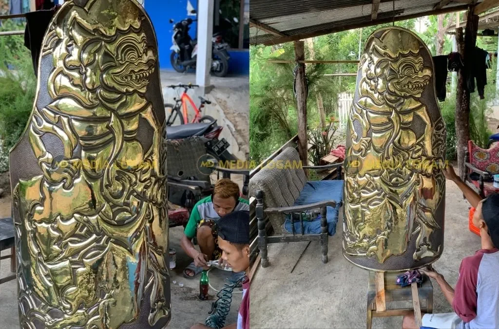 Hiasan Tiang Kuningan Kustom: Media Logam Pengrajin Spesialis Proyek Nasional 6 Hiasan Tiang Kuningan Kustom: Media Logam Pengrajin Spesialis Proyek Nasional