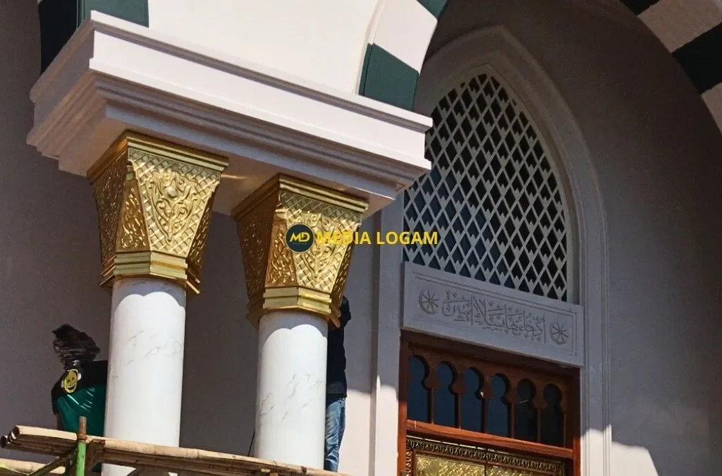 Keunggulan Estetika Ornamen Pilar Kuningan untuk Interior dan Eksterior Bangunan Masjid 2 Keunggulan Estetika Ornamen Pilar Kuningan untuk Interior dan Eksterior Bangunan Masjid