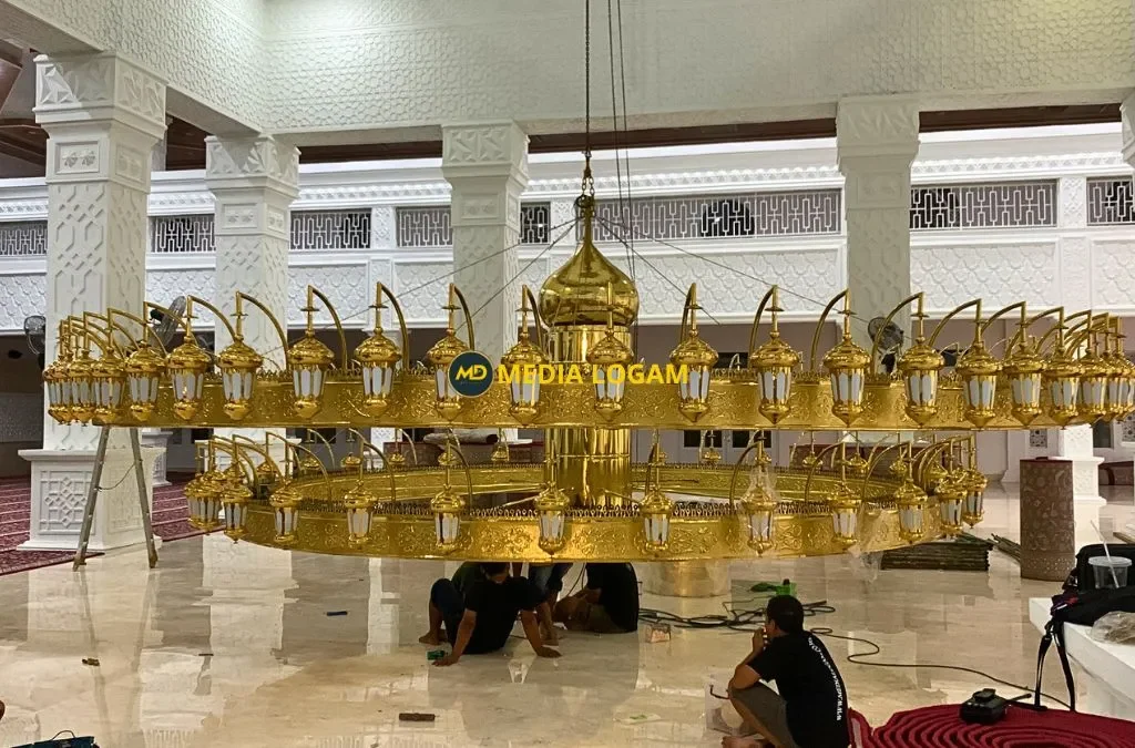Lampu Nabawi Kuningan Diameter 9 Meter: Produksi & Spesialis Masjid 2 Lampu Nabawi Kuningan Diameter 9 Meter Produksi & Spesialis Masjid
